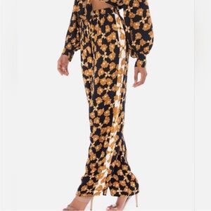 NOUR ELASTIC PJ JOGGER Floral Print Pants in Black and Gold